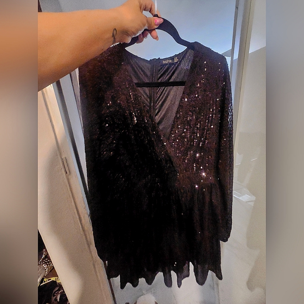 Plus Boohoo ruffle sequin black short dress